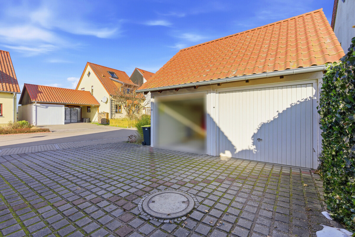 Garage mit Dachboden