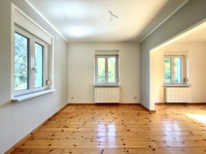 Wohn-und Esszimmer mit Dielen