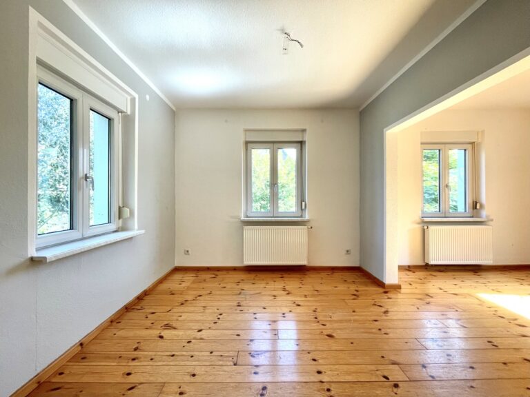 Wohn-und Esszimmer mit Dielen