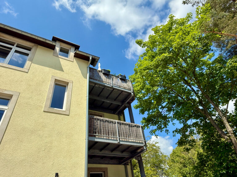 Hofansicht mit Balkonen