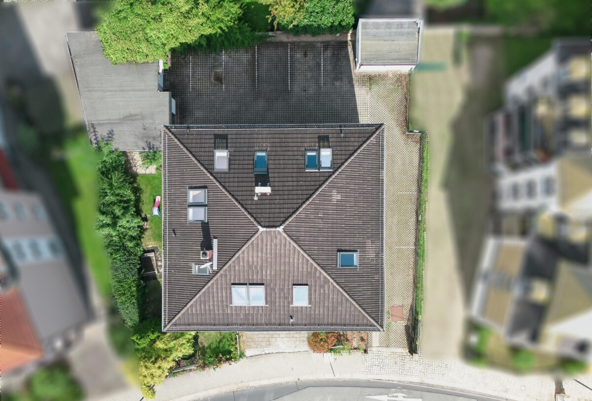 links im Innenhof